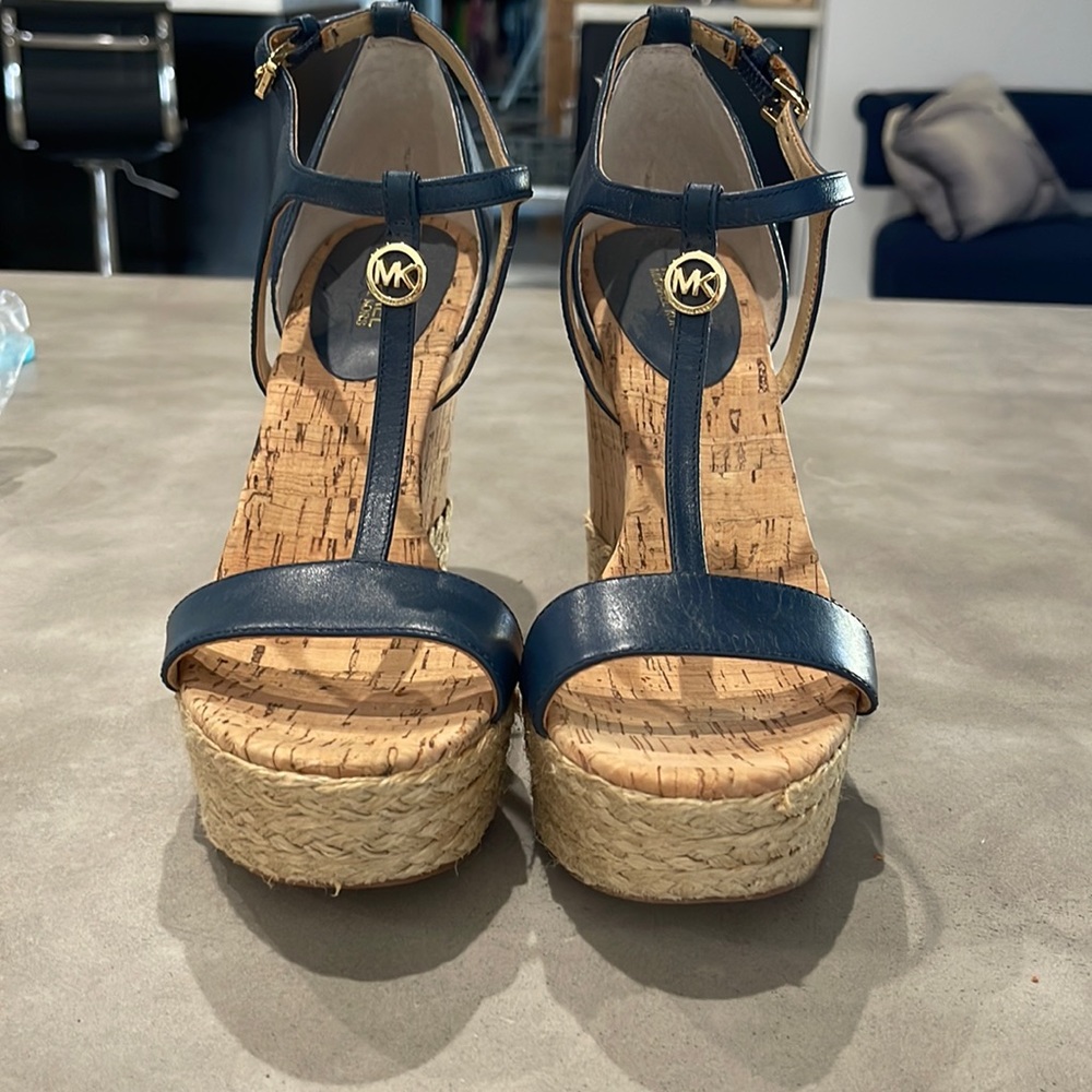 Brand new Michael kors navy platform heels